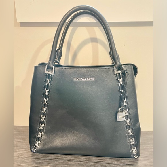 Black leather Michael Kors handbag - Picture 2 of 8